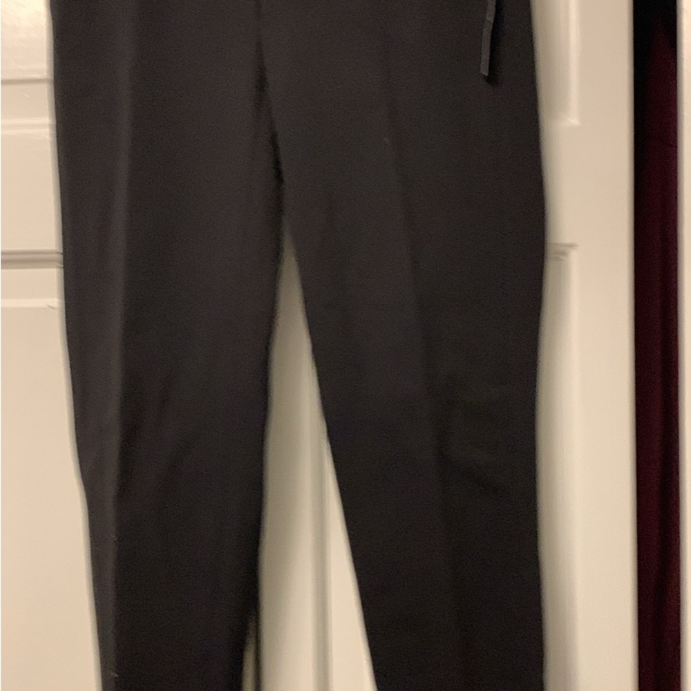 White House Black Market Women's Black slim ankle pants NWT. Size OOR